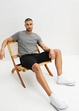 Sweat-Bermuda mit Reißverschlusstaschen in schwarz im Look von vorne (Totalaufnahme) - bonprix
