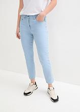 Verkürzte Twill-Hose im Used-Look in blau von vorne - bonprix
