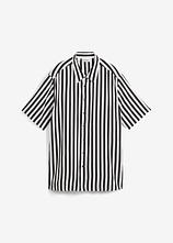 Kurzarmhemd aus Viskose in Regular Fit in schwarz von vorne - bonprix