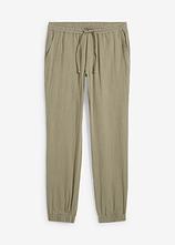 Regular Fit Schlupfhose aus weichem Musselin, Tapered in grau von vorne - bonprix