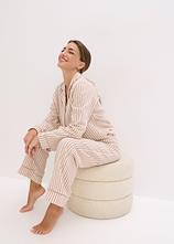 Optional[Gewebter Flanell Pyjama mit Geschenktasche in braun im Look von vorne (Totalaufnahme) - bonprix]