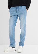 Leichte Regular-Fit Schlupfjeans mit Dehnbund, Straight in blau von vorne - bonprix