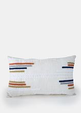 Dekokissen mit Struktur in beige von vorne - bonprix