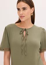Shirt-Tunika mit Spitzenband in grün (Detailaufnahme) - bonprix