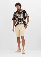 Kurzarmhemd aus Bio-Baumwolle in Regular Fit in schwarz im Look von vorne (Totalaufnahme) - bonprix