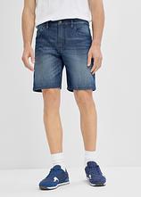 Leichte Jeans-Shorts mit Dehnbund, Relaxed Fit in blau von vorne - bonprix