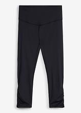 Ultraleichte Sport-Capri-Leggings mit Raffung, schnelltrocknend in schwarz von vorne - bonprix