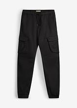 Regular-Fit Schlupf-Cargohose, Straight in schwarz von vorne - bonprix