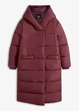 Wattierter Oversize-Mantel mit Kapuze, aus recyceltem Polyester in rot von vorne - bpc bonprix collection