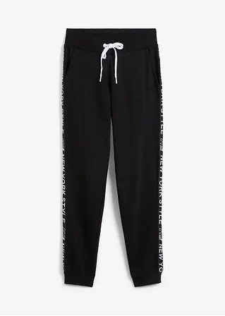 Sweathose mit Bündchen und Statement-Druck in schwarz von vorne - bonprix