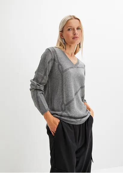 Pullover mit Strass-Applikation in grau von vorne (im Anschnitt) - bonprix