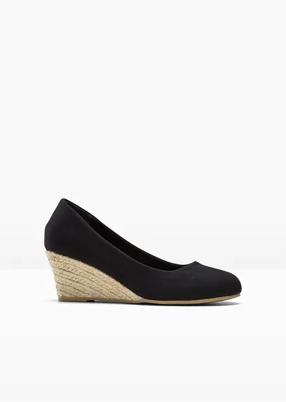 Keilpumps in schwarz von vorne - bonprix