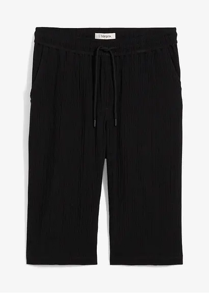 Loose Fit Long-Bermuda aus luftigem Musselin in schwarz von vorne - bonprix