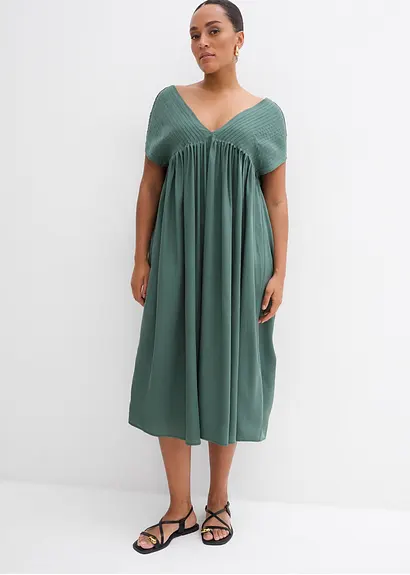 Kaftan-Kleid aus fließendem Lyocell in grün von vorne (Totalaufnahme) - bonprix