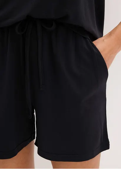 Oversized Shorty aus softem Modal in schwarz (Detailaufnahme) - bonprix