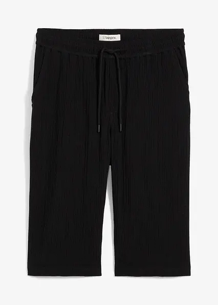 Loose Fit Long-Bermuda aus luftigem Musselin in schwarz von vorne - bonprix
