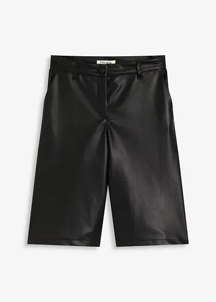 Lederimitat-Bermuda in schwarz von vorne - bonprix
