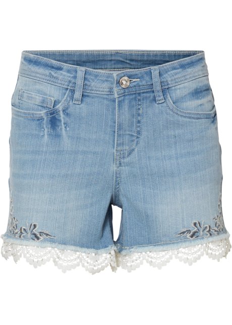 Jeans-Shorts mit Stickerei und Spitze in blau von vorne - BODYFLIRT