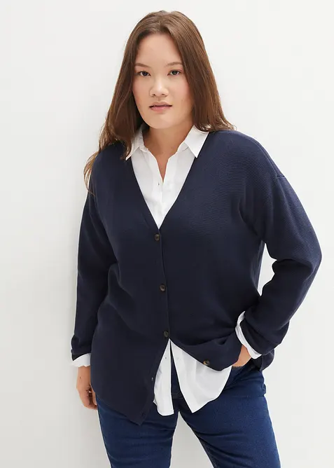 Feinstrickjacke in blau von vorne (im Anschnitt) - bonprix