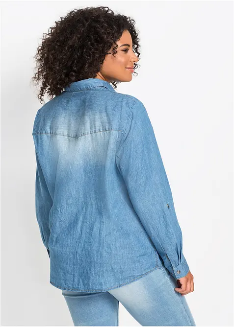 Jeansbluse mit Druckknöpfen, Langarm in blau von vorne (im Anschnitt) - bonprix