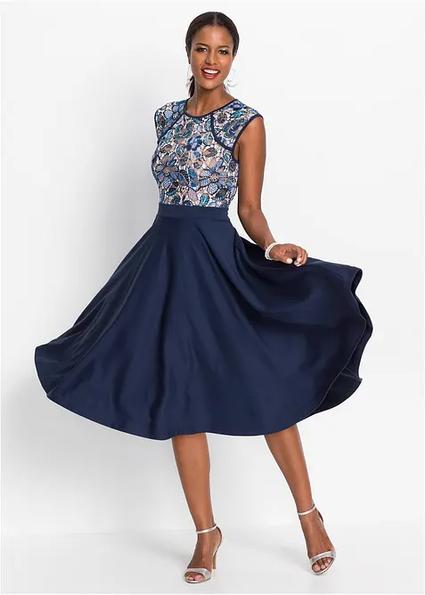 Midikleid mit Spitze in blau im Look von vorne (Totalaufnahme) - bonprix