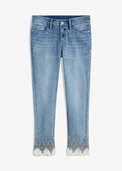 Skinny-Jeans mit Spitze, cropped in blau von vorne - bonprix