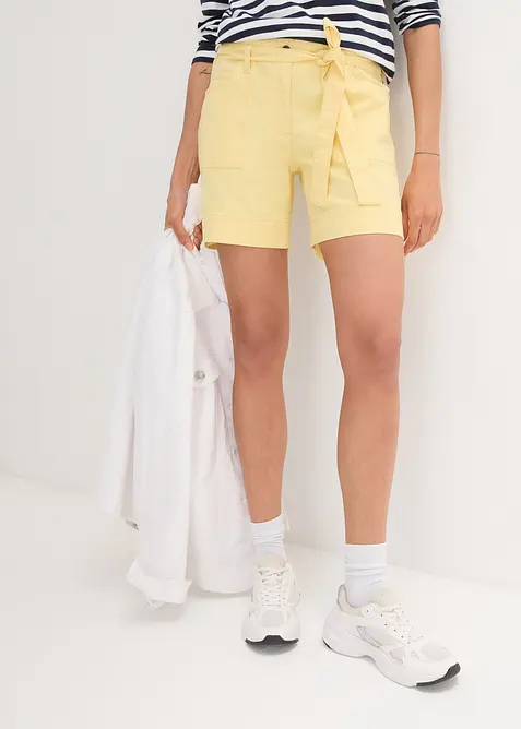 Twill-Shorts mit Bindegürtel in gelb von vorne - bpc bonprix collection