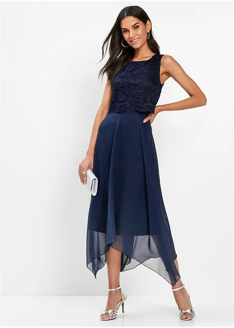 Premium Chiffonkleid mit Spitze in blau im Look von vorne (Totalaufnahme) - bonprix