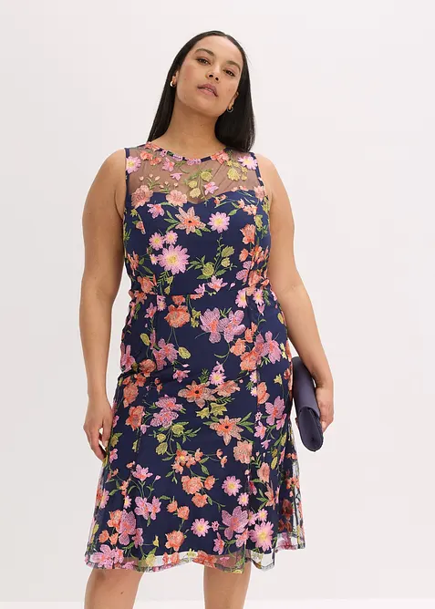 Midikleid mit floraler Stickerei in blau von vorne (Totalaufnahme) - bonprix