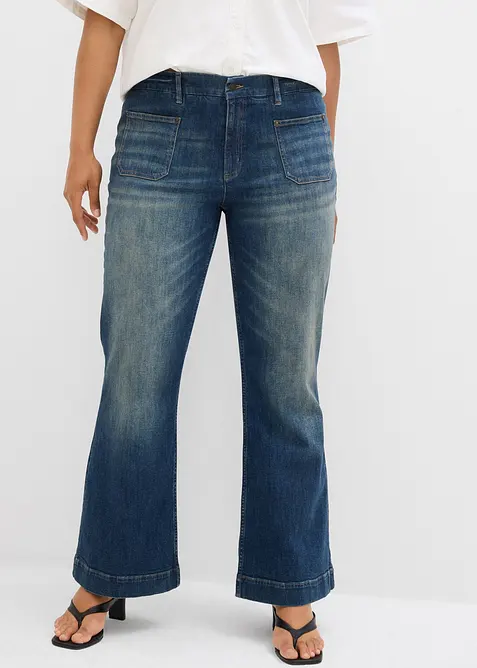 Flared-Jeans Mid Waist in blau von vorne - bonprix