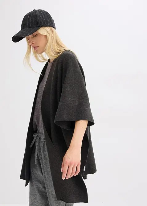 Oversize Strick-Cape in grau von vorne (im Anschnitt) - bonprix