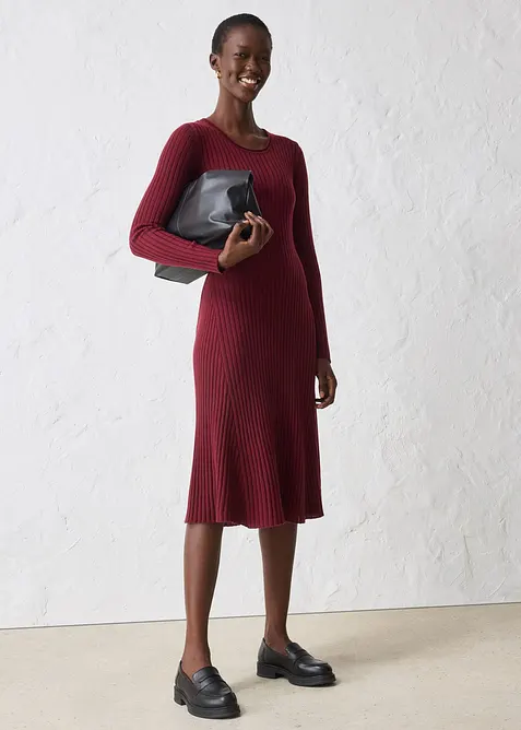 Strickkleid aus Merinowolle in rot im Look von vorne (Totalaufnahme) - bonprix