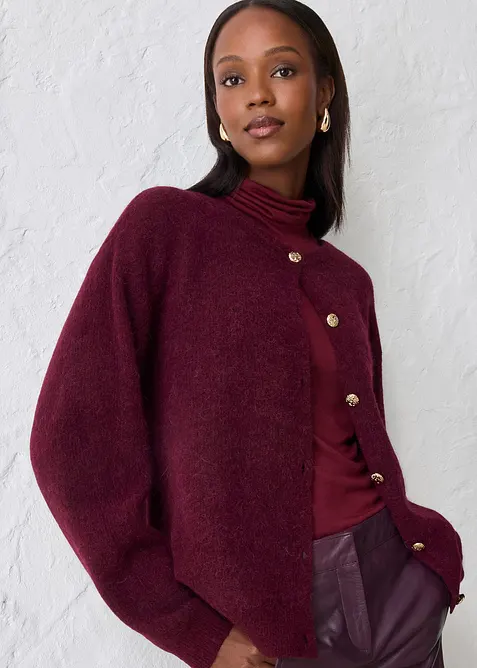 Strickjacke aus weichem Alpaka Woll-Mix in rot von vorne (im Anschnitt) - bonprix