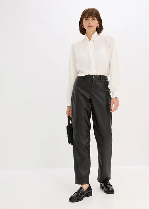 Lederimitat-Hose mit Bequembund in schwarz im Look von vorne (Totalaufnahme) - bonprix