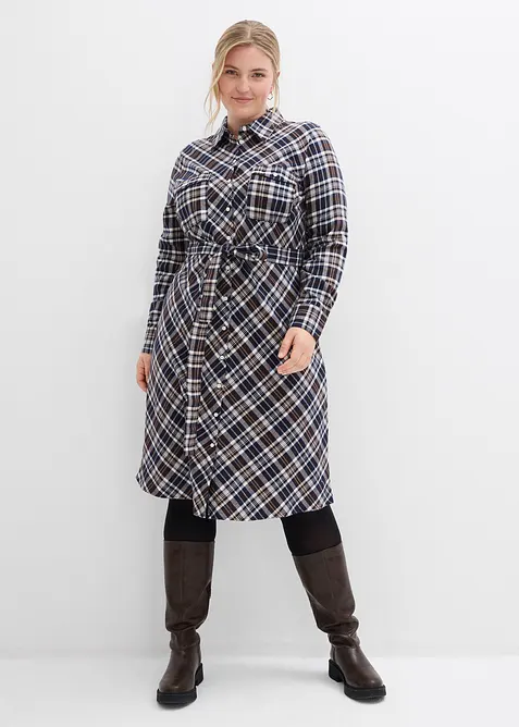 Flanell-Hemdblusenkleid aus reiner Baumwolle in weiß von vorne (Totalaufnahme) - bonprix