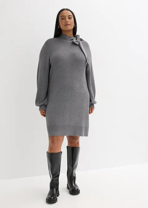 Strickkleid mit Schleife aus softem Viskose-Mix in grau von vorne (Totalaufnahme) - bonprix