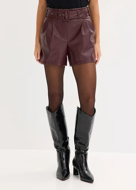Lederimitat-Shorts mit Gürtel in rot von vorne - bonprix