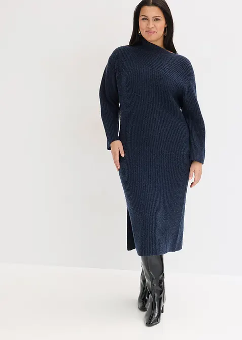 Geripptes Strickkleid in blau von vorne (Totalaufnahme) - bonprix