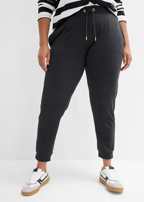 Jogginghose mit elastischen Bund in schwarz von vorne - bonprix