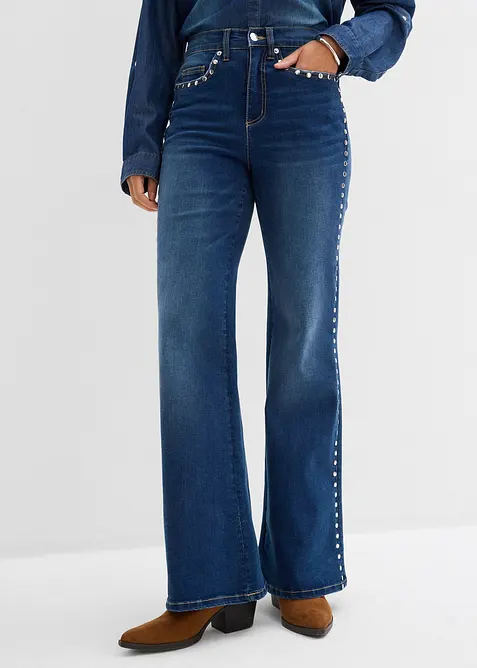 Flared-Jeans High Waist mit Nietenbesatz in blau von vorne - bonprix