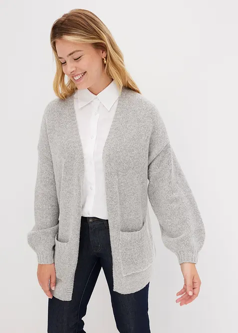 Oversize-Strickjacke in grau von vorne (im Anschnitt) - bonprix