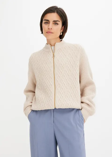 Strickjacke mit Zopfmuster in beige von vorne (im Anschnitt) - bonprix