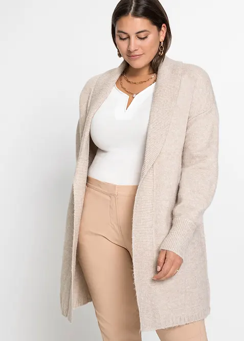 Longstrickjacke in beige von vorne (im Anschnitt) - bonprix