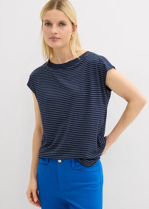 Shirt aus fließender Viskose und Satinbesatz in blau von vorne (im Anschnitt) - bonprix