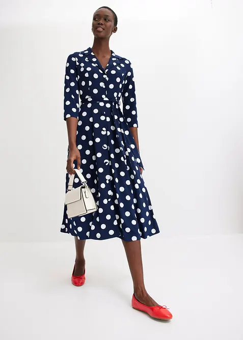 Hemdblusenkleid mit Bindeband (2-tlg.Set) in blau im Look von vorne (Totalaufnahme) - bonprix