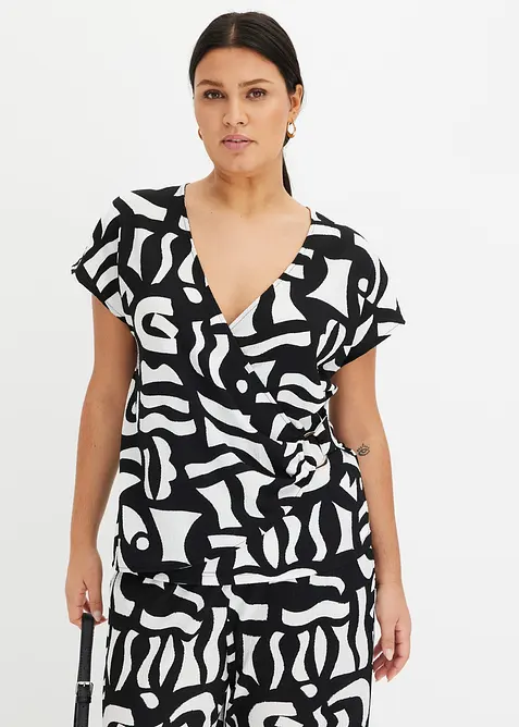 Tailliertes Shirt in schwarz von vorne (im Anschnitt) - bonprix