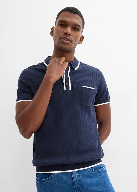 Strick-Poloshirt in Regular Fit in blau von vorne (im Anschnitt) - bonprix