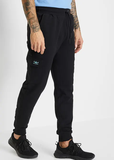 Cargo-Jogginghose in Regular Fit in schwarz von vorne - bonprix