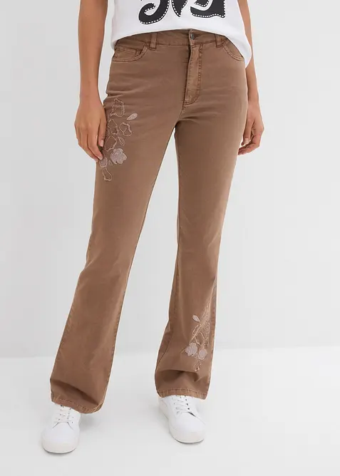 Bootcut-Hose mit Stickerei aus elastischem Baumwoll-Mix in braun von vorne - bonprix