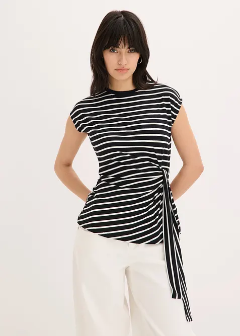 Shirt mit Drapierung in schwarz von vorne (im Anschnitt) - bonprix